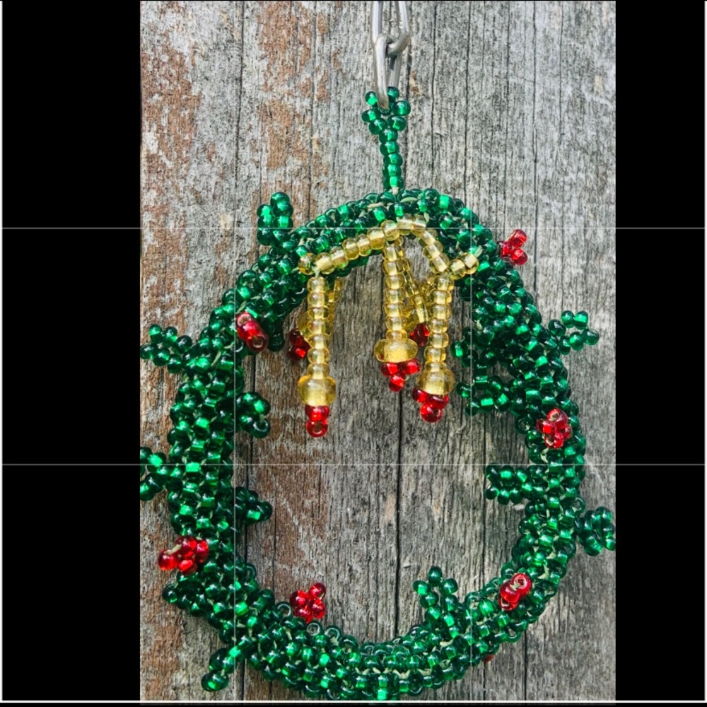 Handmade Beaded Ornament Christmas Wreath (1)